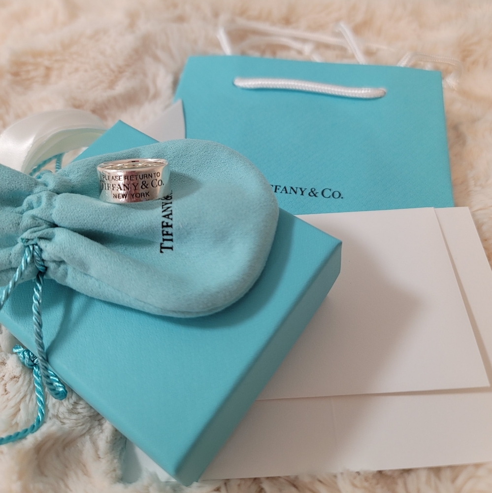 Tiffany & Co. Silver Ring with Blue Pouch & Gift Bag